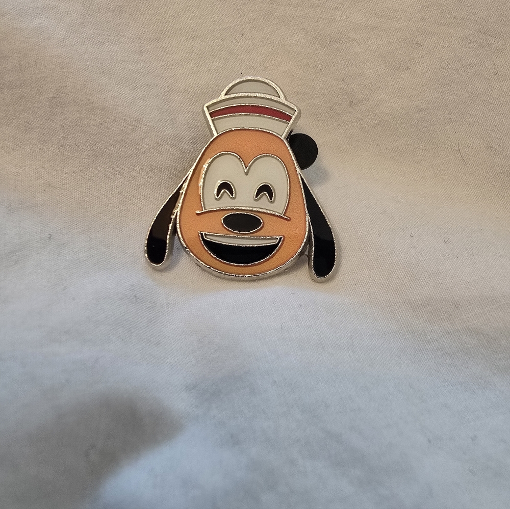 Pluto Disney Cruise Line Face Collection Individual  Trading Pin